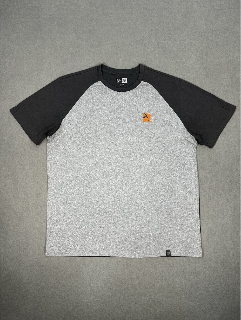 New Era Raglan T-Shirt Men’s XL Gray Black Short Sleeve R Logo